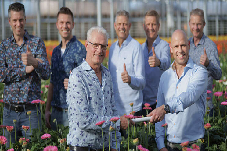 Willem van Holstein met pensioen na 52 jaar Willem van Holstein met pensioen na 52 jaar