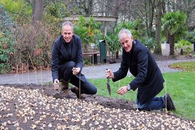 Hobaho plant bollen in eigen tuin op Keukenhof Hobaho plant bollen in eigen tuin op Keukenhof