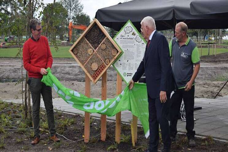 Donker Groep aan de slag met beplanting Floriade Donker Groep aan de slag met beplanting Floriade
