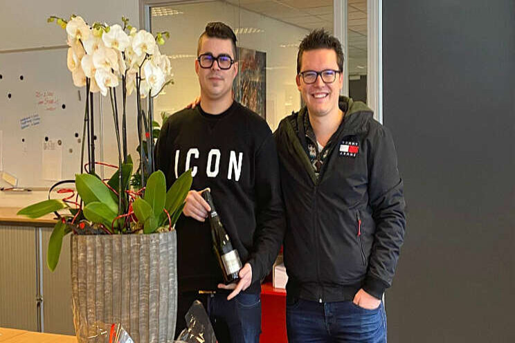 Piet Vijverberg verrast winnaars White World-actie Piet Vijverberg verrast winnaars White World-actie
