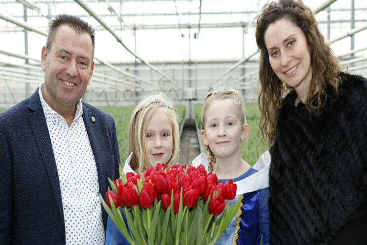 Prinsesjes en Pia Douwes dopen tulp 'Make-A-Wish' Prinsesjes en Pia Douwes dopen tulp 'Make-A-Wish'
